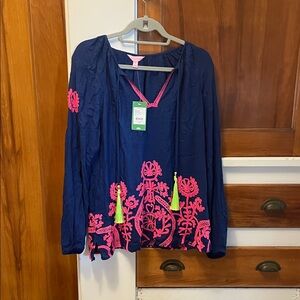 NWT Lilly Pulitzer Willa Embroidered Top in Resort Navy and Hot Pink
Size M
